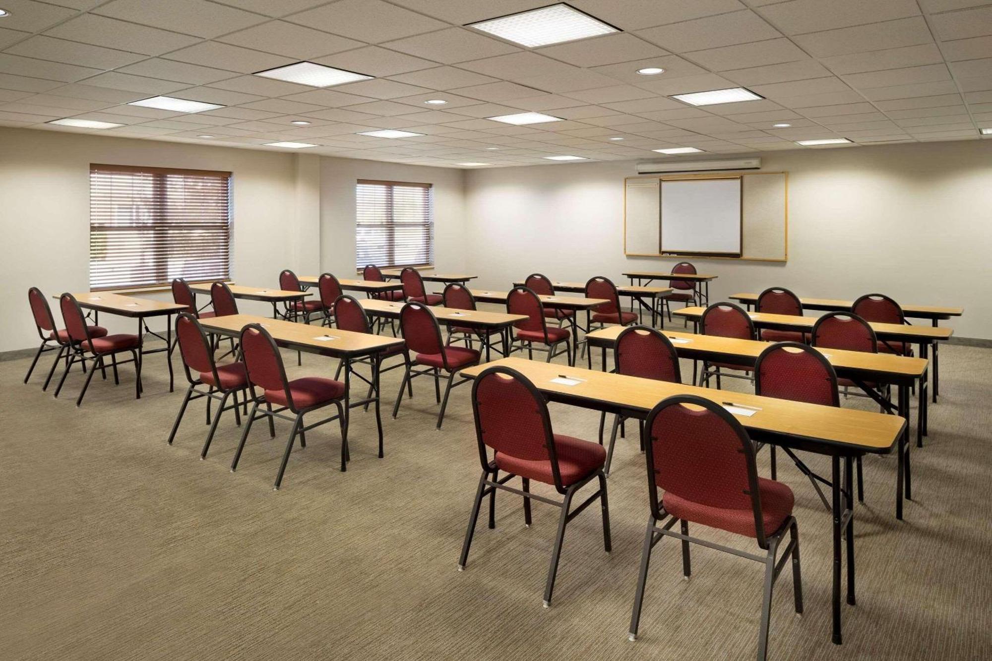 Country Inn & Suites By Radisson, Louisville East, Ky Eksteriør billede